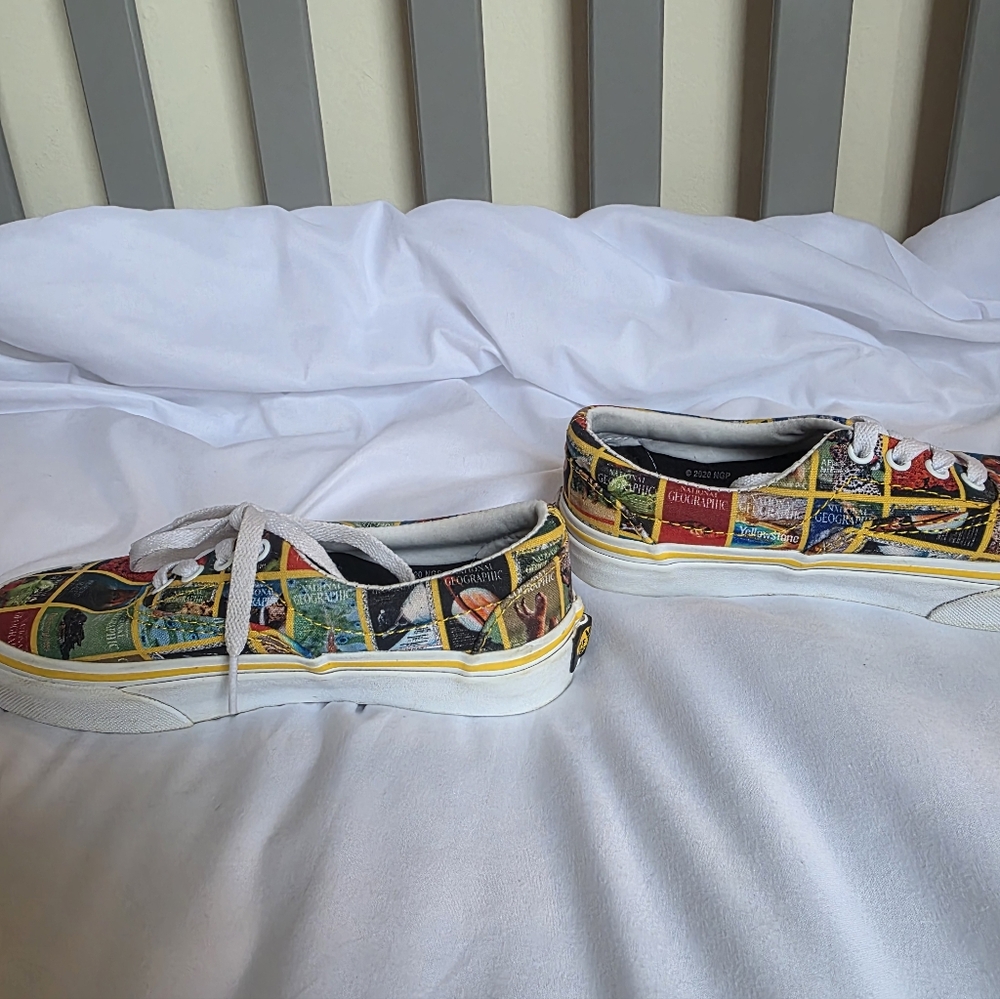 Vans X National Geographic Era Classic Covers Kids Canvas Sneakers In Size 2 - Picture 3 of 11